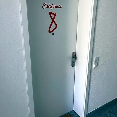 California Flat - Ep Ticket Garantie רוסט